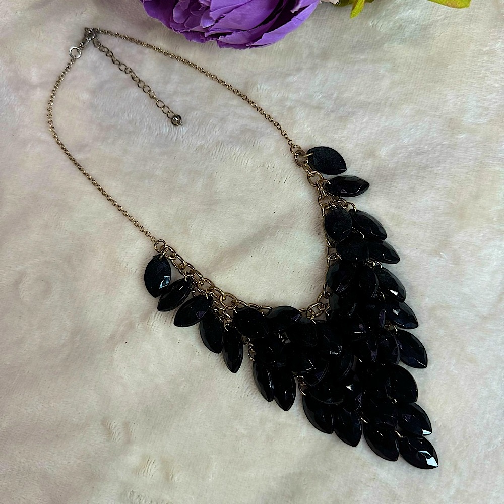 Boutique Gold And Black Leaf Necklace 13$